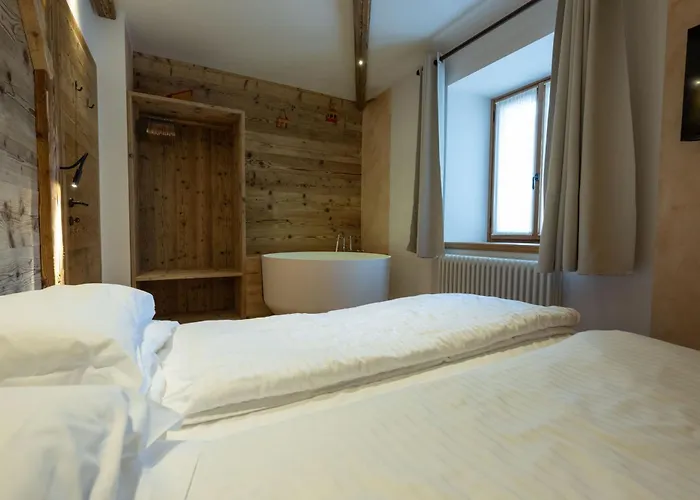 Regia 보도 카도레